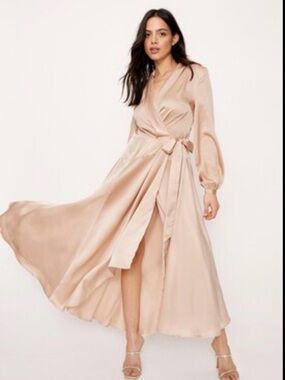 MOVING SALE 🛍️ Nasty Gal Satin Tan Long Sleeve Dress